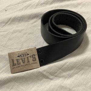 Vintage Levi’s metal buckle belt